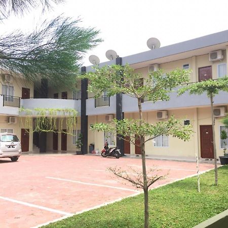 Hotel The Village Syariah Pekanbaru Exterior foto