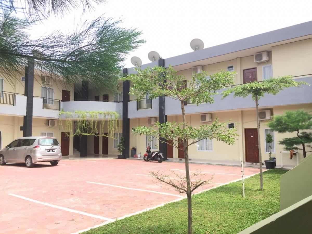 Hotel The Village Syariah Pekanbaru Exterior foto
