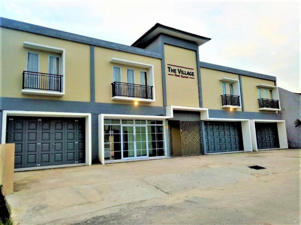 Hotel The Village Syariah Pekanbaru Exterior foto