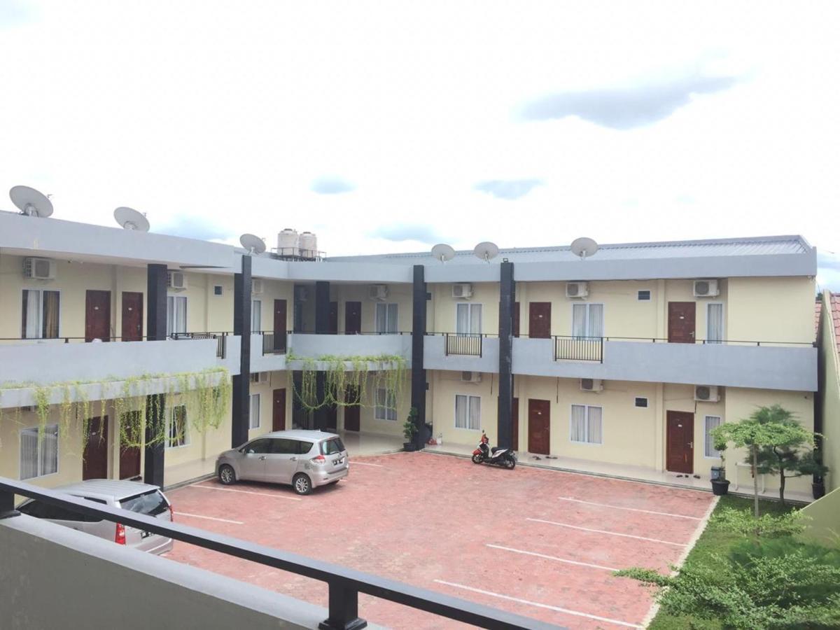 Hotel The Village Syariah Pekanbaru Exterior foto